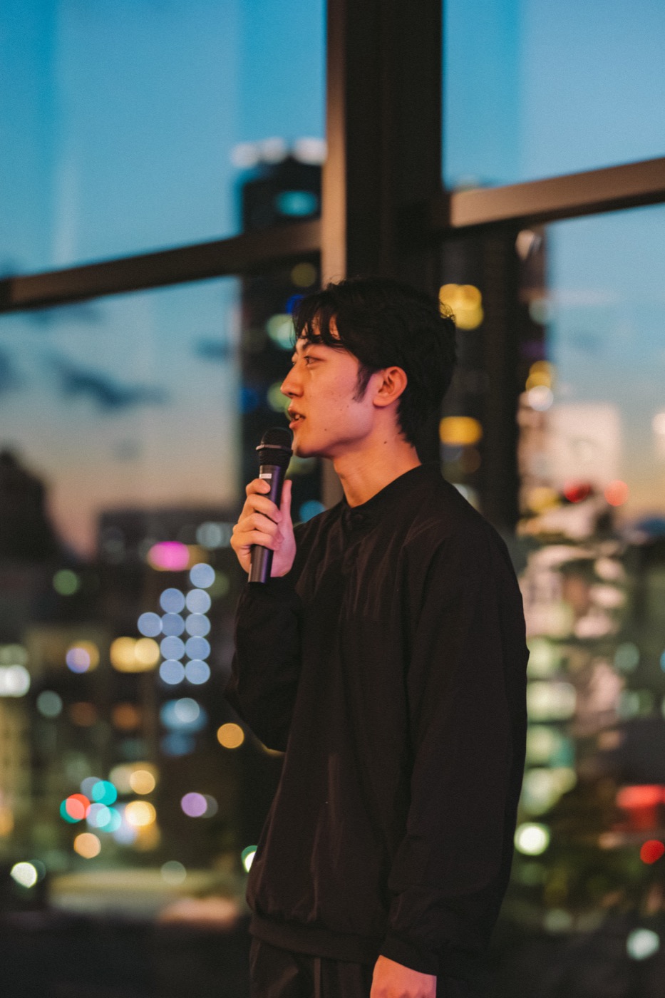 Akira Kamada speaking at an event